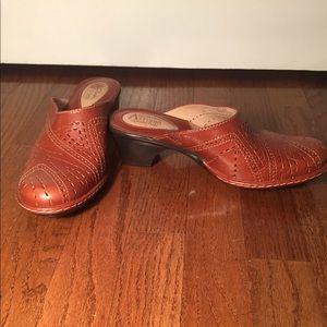 Clark's artisan collection clogs